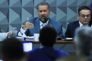 Lupi diz que governo acompanhava, mas sem dimensão de fraudes no INSS