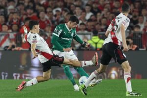 Palmeiras supera pressão e derrota River no Monumental de Núñez