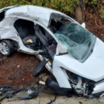 Carro destruído em acidente na BR-282 em SC deixa duas pessoas mortas