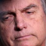 Bolsonaro recebe alta após internação e tem câncer de pele confirmado
