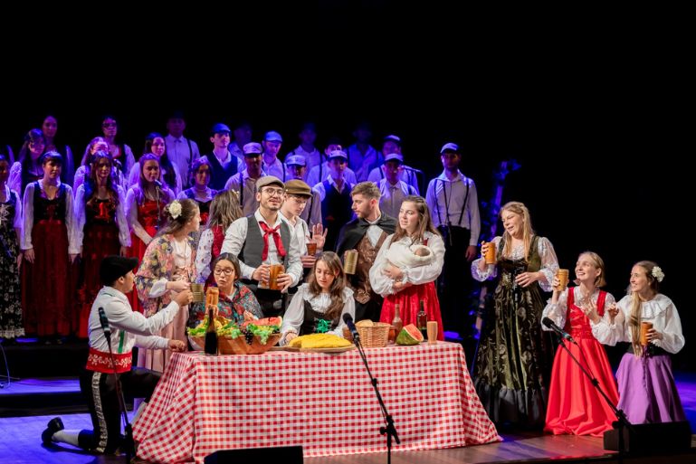 Espetáculo do Coro e Teatro da UNIFEBE celebra os 150 anos da imigração italiana