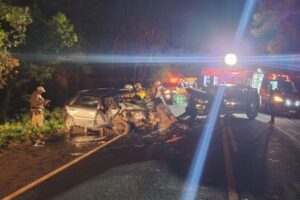 Carro cai em ribanceira de 30 metros após grave acidente na SC-108 em São João Batista