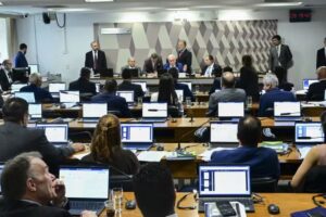 Por unanimidade, Comissão do Senado rejeita PEC da Blindagem