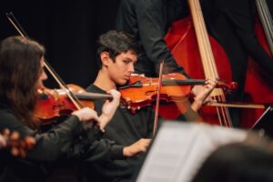 Orquestra de Câmara e Escola de Música do CESCB se apresentam no Passeio Beira-Rio