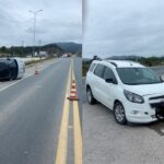 Colisão entre dois carros termina em capotamento no acesso de Ilhota