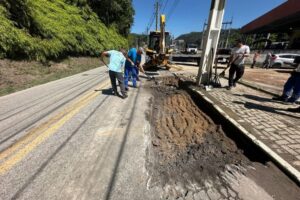 Reparos nas ruas começam em ritmo acelerado após chuvas, informa secretaria de obras