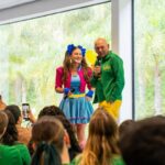 Luciano Hang recebe a youtuber Mileninha, em Brusque (SC)