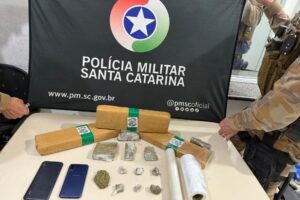 Polícia Militar desmantela ponto de tráfico em Porto Belo e prende casal