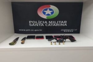Mulher saca revólver em briga por venda de perfumes e acaba presa em Concórdia