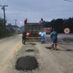 Chuvas ininterruptas atrapalham trabalhos de recuperação de vias