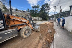 Rua Alberto Klabunde, no Cedrinho, recebe melhoria na rede de abastecimento