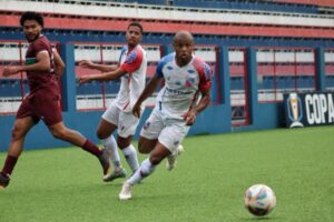 No dia do aniversário, Renaux busca vitória, mas fica no empate com BEC