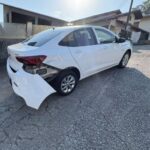 Acidente entre carro e moto deixa um ferido no bairro Paquetá