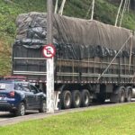 Caminhão com carga acima do permitido é flagrado na 1º de Maio, em Brusque Caminhão com carga acima do permitido é flagrado na 1º de Maio, em Brusque