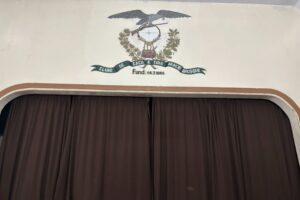 Palco do salão principal do Clube de Caça e Tiro Araújo Brusque passa por reforma