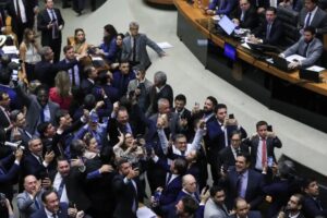Câmara aprova retirada da MP alternativa ao IOF; texto caduca