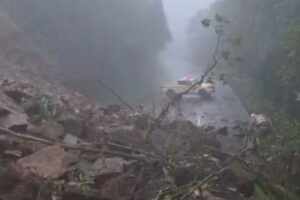 Desmoronamento de terra interdita a Serra Dona Francisca em Joinville