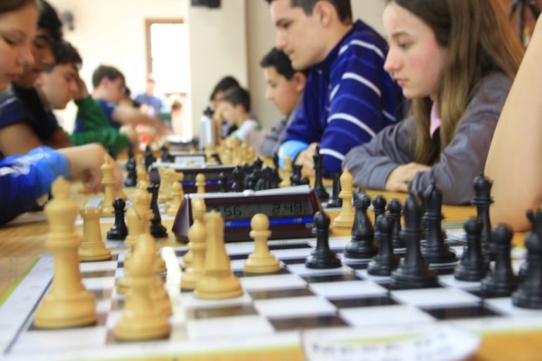Xadrez inicia disputas na Olesc 2025 com alto nível técnico e presença de 66 municípios