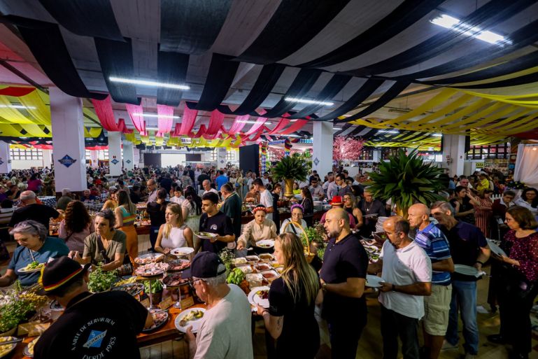 38ª Fenarreco inicia quinta-feira (9), com desfile na avenida Beira Rio