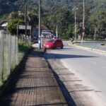 Automóvel atinge poste no Bairro Imigrantes, em Guabiruba
