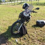 Mulher fica ferida após colisão entre motos na Rod. Ivo Silveira