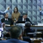 Ex-presidente do INSS se nega a responder perguntas de relator da CPMI 