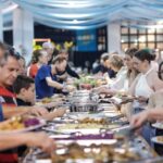 Famílias lotam pavilhões da Fenarreco no primeiro domingo da festa
