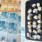 Passageiro de veículo de aplicativo é preso com 20 pedras de crack em Brusque