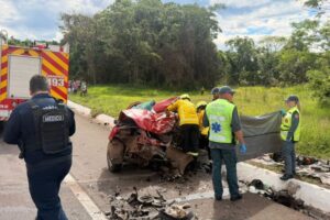 Tragédia na BR-282: homem morre em colisão entre carro e carreta