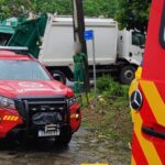 Gari fica ferido após ser prensado por caminhão contra poste em Gaspar