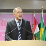 Câmara de Brusque aprova projeto que garante atendimento em Libras nos órgãos públicos Câmara de Brusque aprova projeto que garante atendimento em Libras nos órgãos públicos