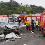 Grave acidente entre carro e carreta deixa motorista ferido na BR-470 em Rio do Sul Grave acidente entre carro e carreta deixa motorista ferido na BR-470 em Rio do Sul