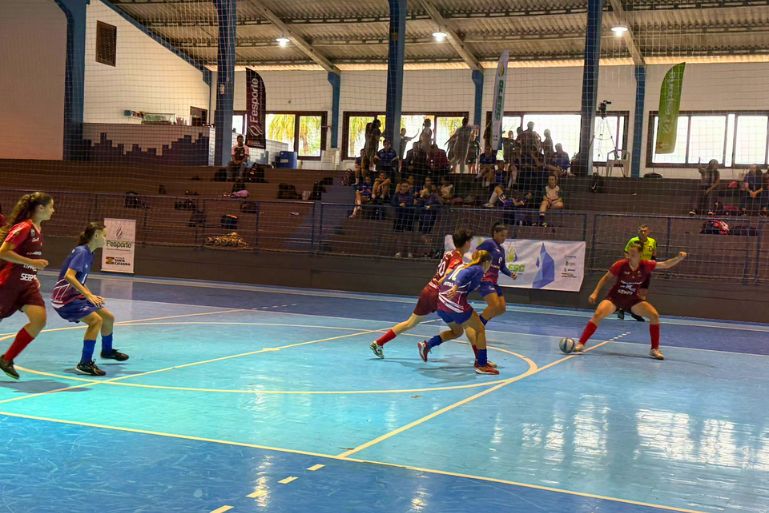 Futsal feminino inicia na Olesc com grandes goleadas e destaque para Criciúma e Pinhalzinho