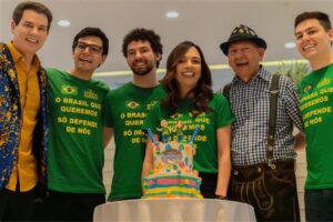 Luciano Hang e esposa, comemoram aniversário com surpresa de Celso Portiolli