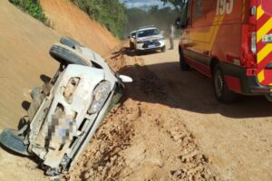 Condutor fica ferido após capotamento no Centro de Guabiruba