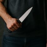 Homem em surto ameaça companheira e equipe do SAMU com faca em Ascurra