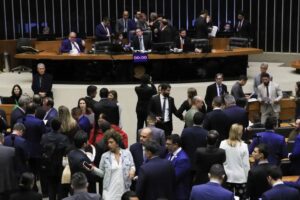 Câmara aumenta penas para crimes como extorsão e escudo humano