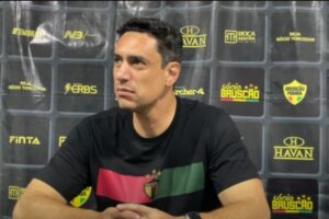 Técnico do Brusque celebra vitória sobre a Ponte Preta e diz “Estamos mais vivos do que nunca”