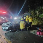 Motorista fica preso às ferragens e sofre fratura na perna após colisão contra ônibus em Blumenau