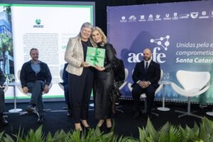 Livro comemorativo dos 50 anos da Acafe foi produzido pela Editora da UNIFEBE