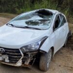 Mulher perde controle e capota carro com filhos a bordo em Guabiruba