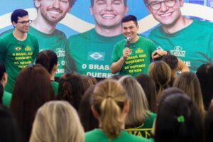 Filhos de Luciano Hang inauguram a nova megaloja Havan em Paranaguá (PR)