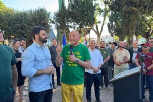 Luciano Hang recebe título de cidadão taubateano e entrega praça revitalizada