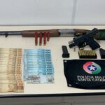 Polícia Militar apreende armas e prende homem após ameaça em Ilhota Polícia Militar apreende armas e prende homem após ameaça em Ilhota