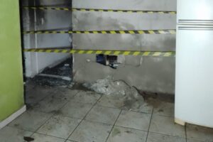 Incêndio atinge residência no Centro de Penha durante a madrugada