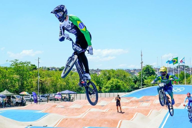 Brusquense conquista título ibero-americano na pista olímpica da Rio 2016