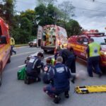 Atropelamento deixa ciclista gravemente ferido em Blumenau Atropelamento deixa ciclista gravemente ferido em Blumenau