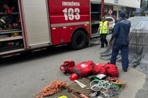 Trabalhador cai de 20 metros em Itapema e sobrevive com múltiplas fraturas