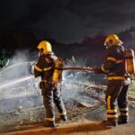 Bombeiros combatem incêndio em veículo no litoral catarinense