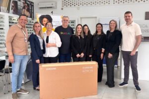 Sindilojas Brusque premia cliente sorteada na campanha “Comércio Local é Legal